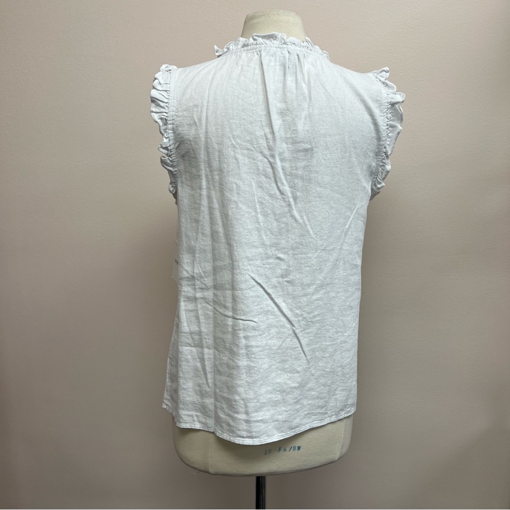 Ellen Tracy Sleeveless Blouse in White - Picture 5 of 6
